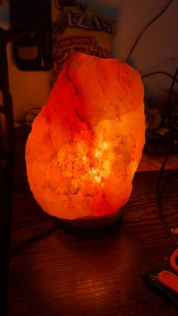 Pink Himalayan salt lamp