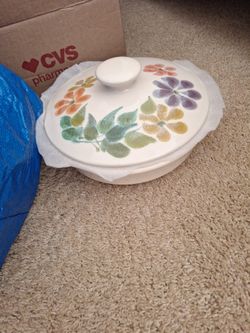 Franciscan casserole with lid excellent condition cash pickup only