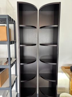 2 corner shelves