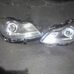 2011-2014 Mercedes C250/300 Xenon Hid Headlights With Light Bulbs And Accessories Oem.
