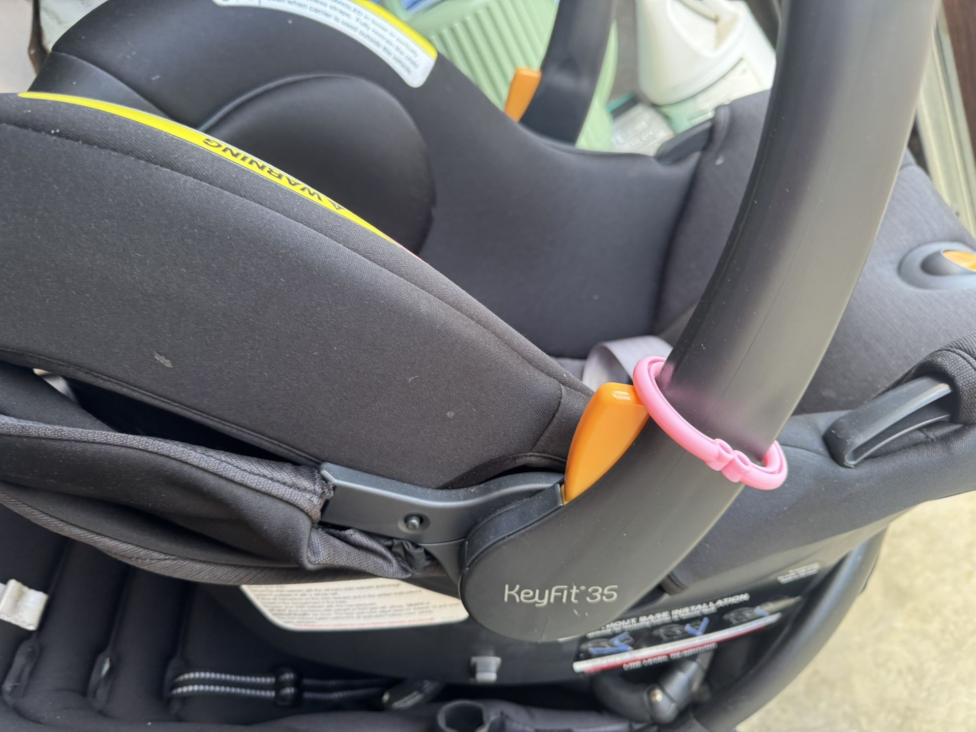 2 Chico Car Seats (infant-newborn)