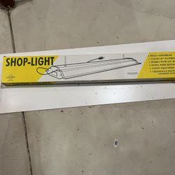 Shop Light/ Plugs into Outlet 