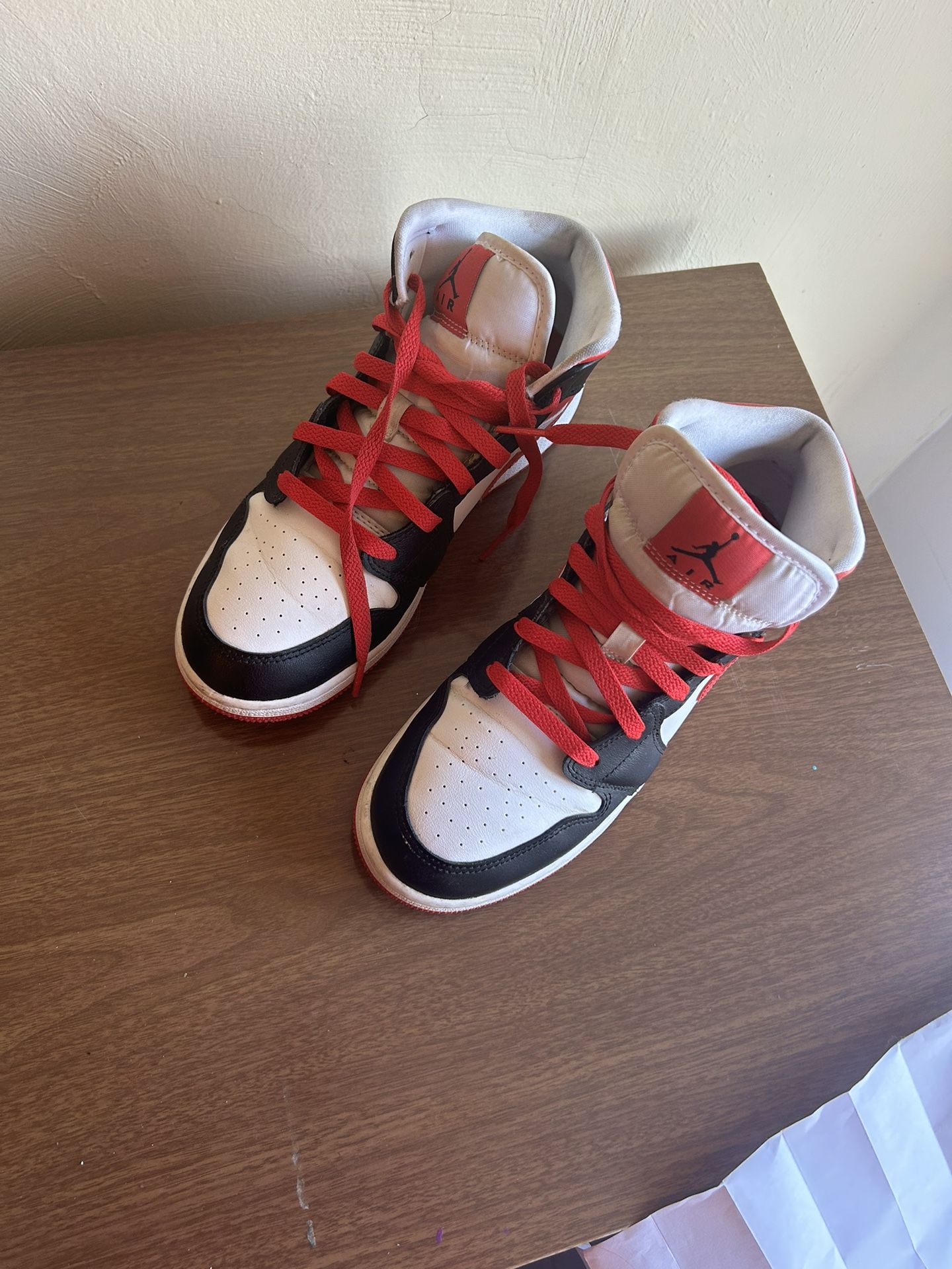 Jordan 1 mid very Berry