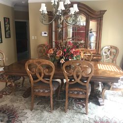 High-End Thomasville Dining Room Table w 8 Chairs And Leaf Extension