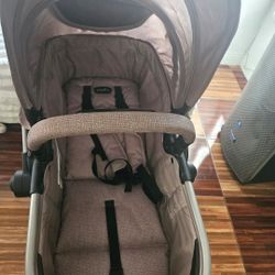 Evenflo Pivot Stroller And Bassinet 