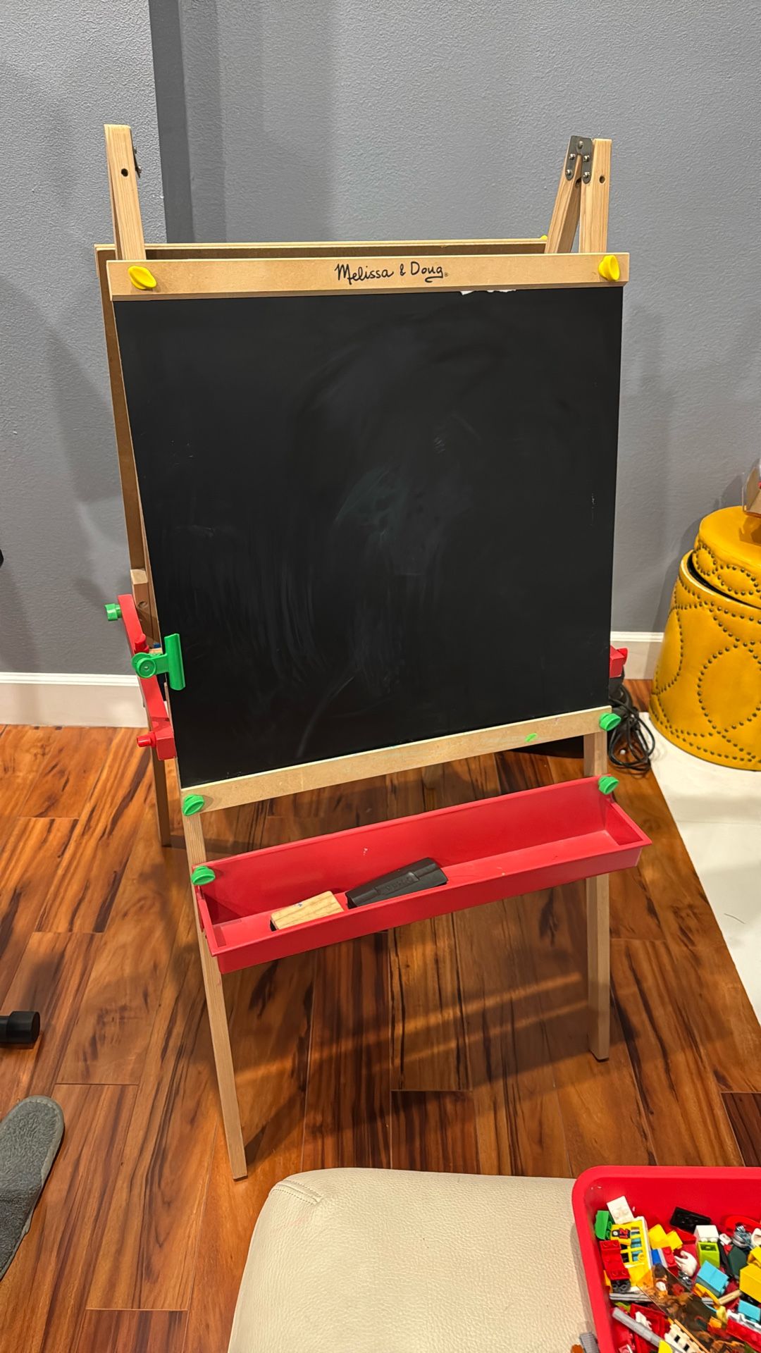 Melissa & Doug Easel