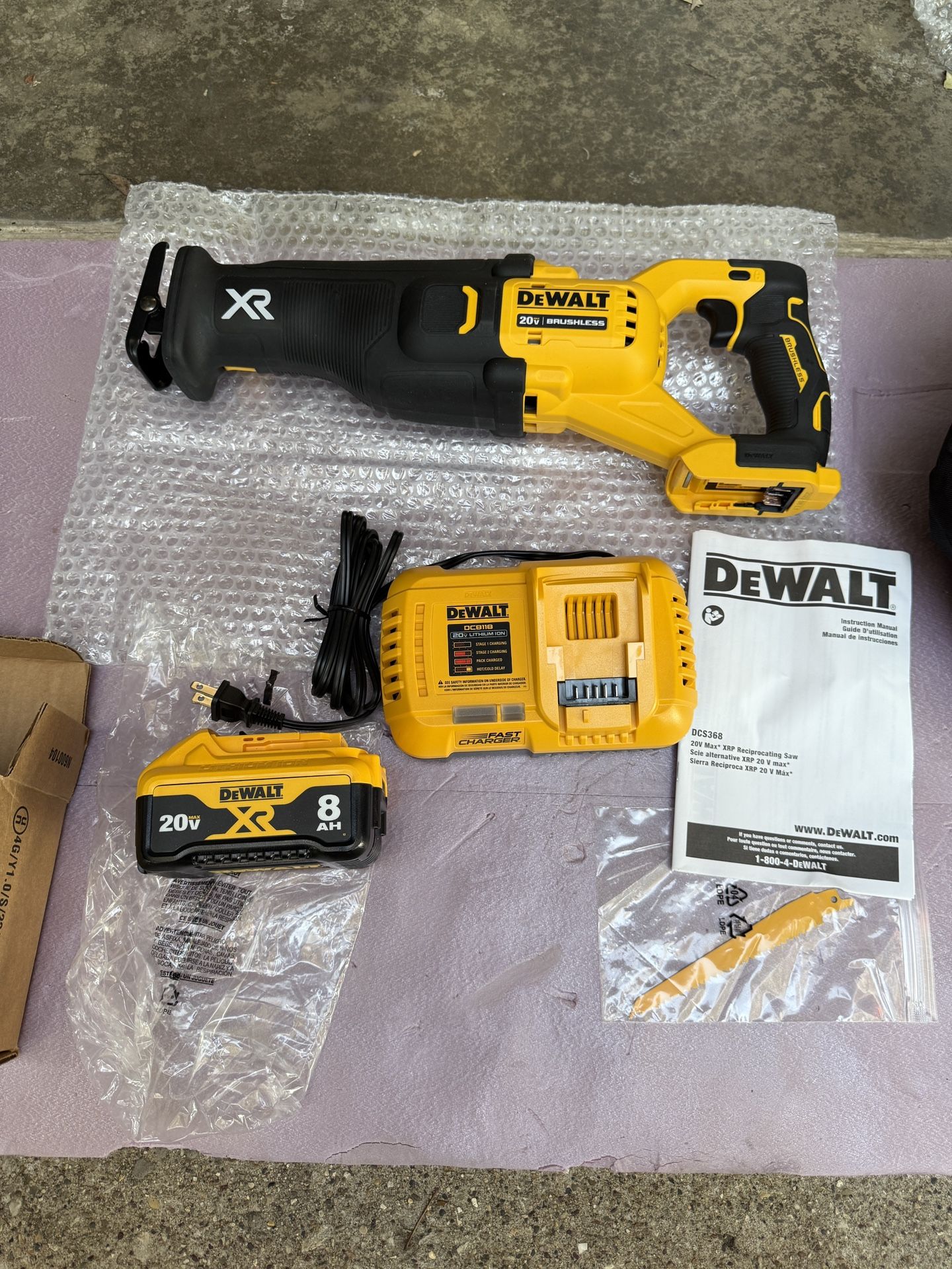 Brand new Dewalt 20v max XR Reciprocating saw kit