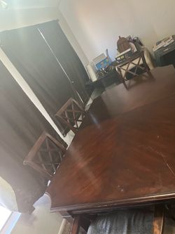 Dining room table