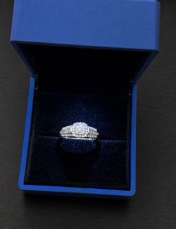 10K White Gold 1/2 CTW Diamond Cluster Halo Ring Size 7