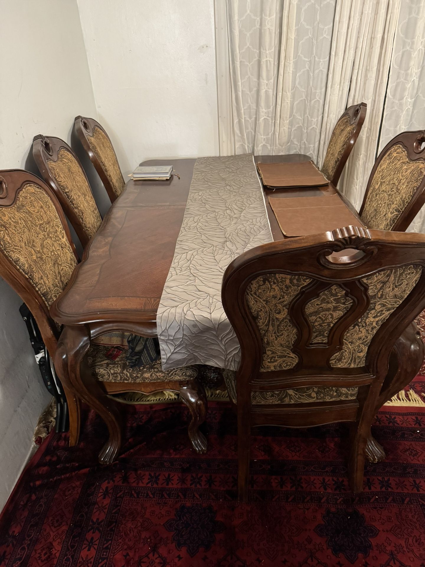 Dinning Table With 6 Chair .