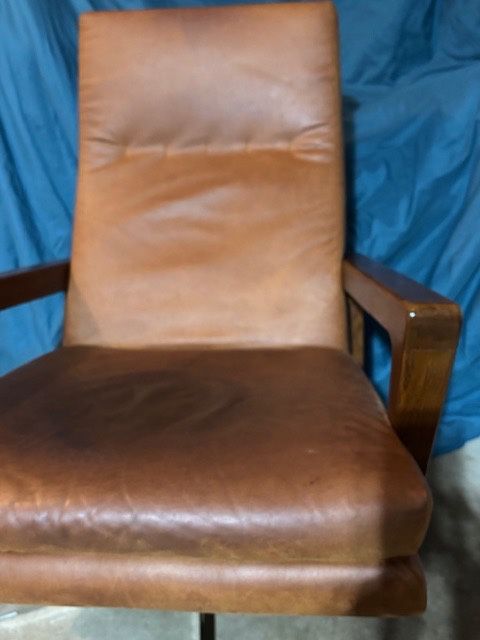 MID CENTURY MODERN CHAIR!