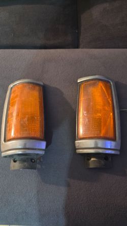 Mitsubishi mighty max / Dodge Ram 50 parking lights