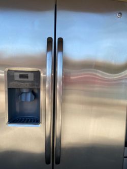 Refrigerator stainless