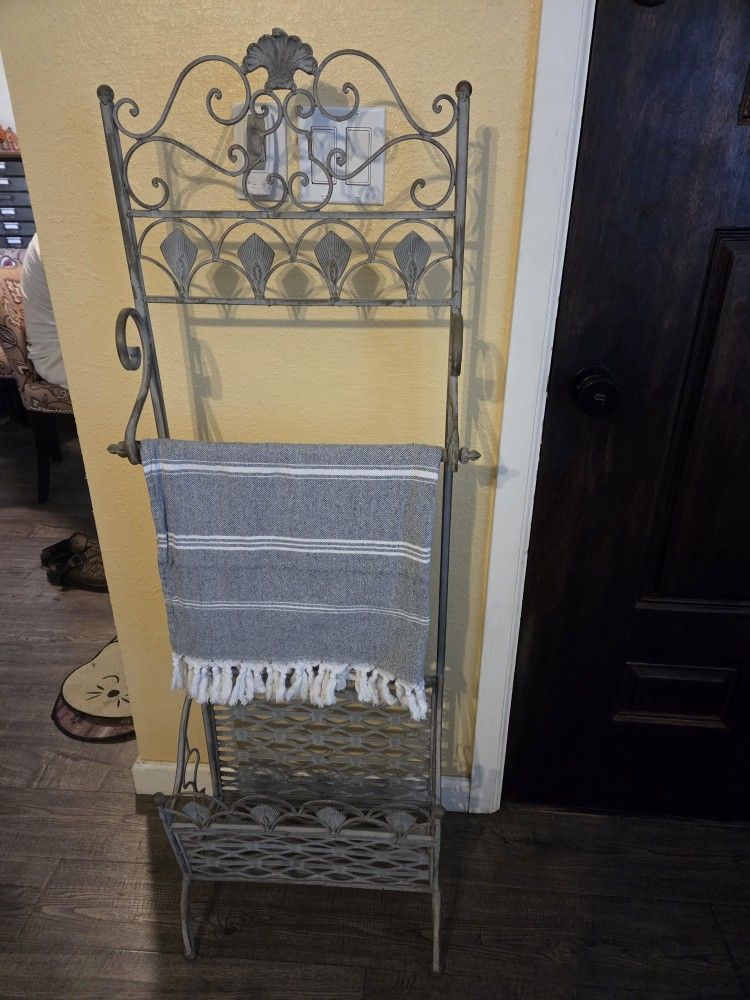 Magazine & Blanket Rack