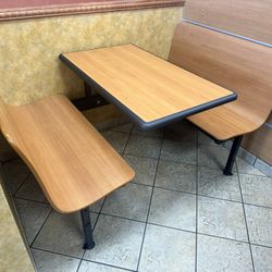 Restaurant Booth 4 Top In Great Condition. 