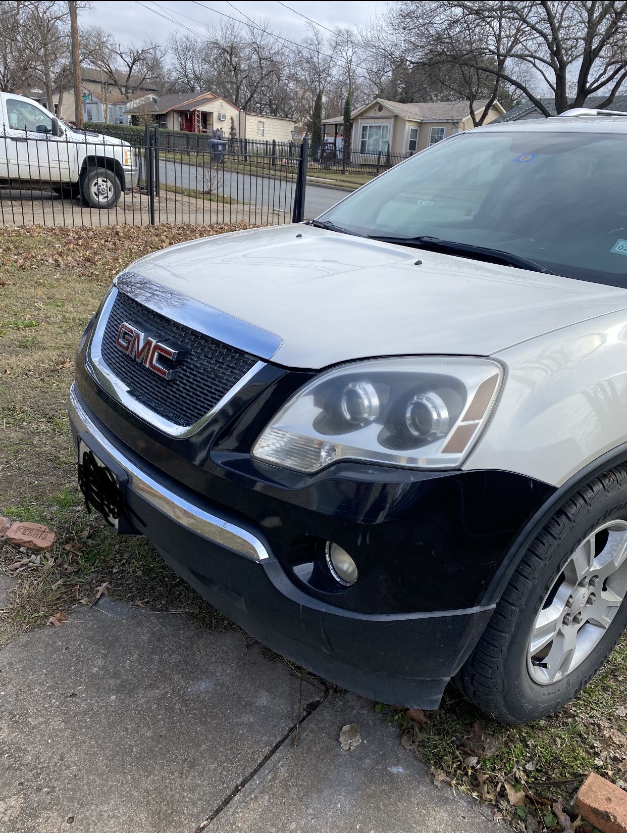 Acadia 2009 Front Bumper and Front Lights