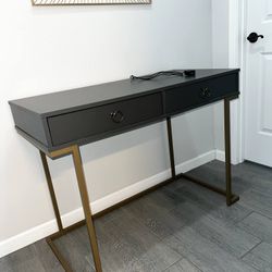 Desk With Charging Pad
