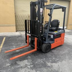 2023 TOYOTA FORKLIFT  16 Hours 