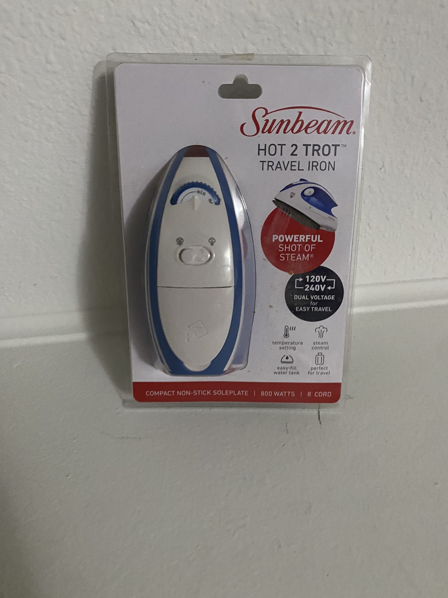 Sunbeam Hot-2-Trot Travel Steam Iron, 800 Watt Dual Voltage Light Blue 