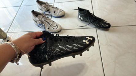 Under Armour Men’s Spotlight Clone 3 Football