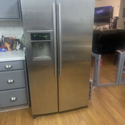 Refrigerator 