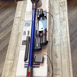 Dyson Cordless Vacuum (SV25 / V8) – Great Condition, Full Kit