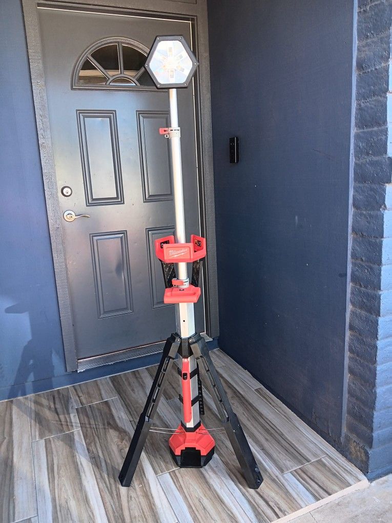 LIGHT MILWAUKEE TOOL ONLY ONLY