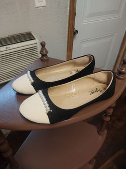 Ladies  Pearl  Chain  Flat  Shoes