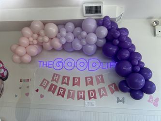 CUSTOM BALLOON ARCHES