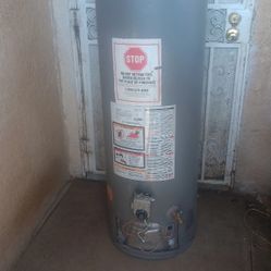 RHEEM 40 GALLON GAS WATER HEATER FREE INSTALL & HOSES