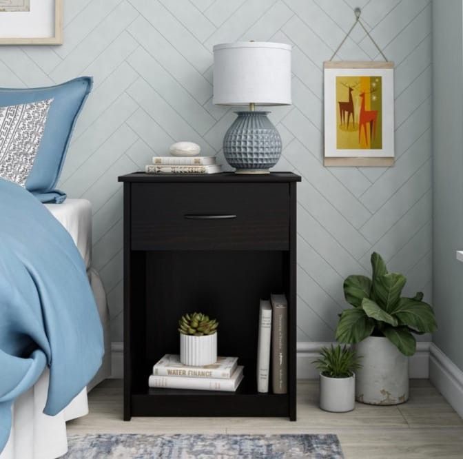 BRAND NEW
Mainstays Classic Nightstand with Drawer, Espresso
MainstaysModel: DW96387