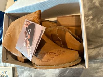 Dream Paris Women boots size 7M