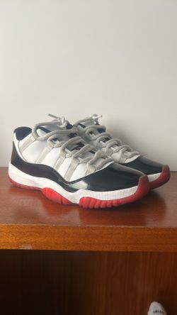 Jordan 11 lows size 8.5