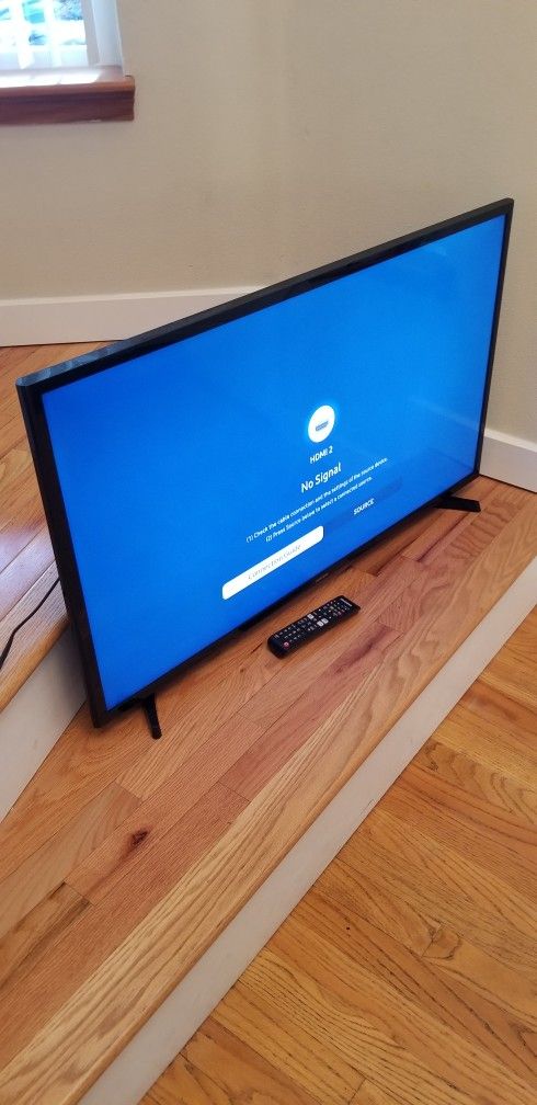 NEW condition SAMSUNG 40 INCHES , TV , REMOTE CONTRO , WORKS EXCELLENT ,