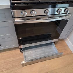 Samsung Over The Range Microwave And Stove W/ No Preheat Air Fry 