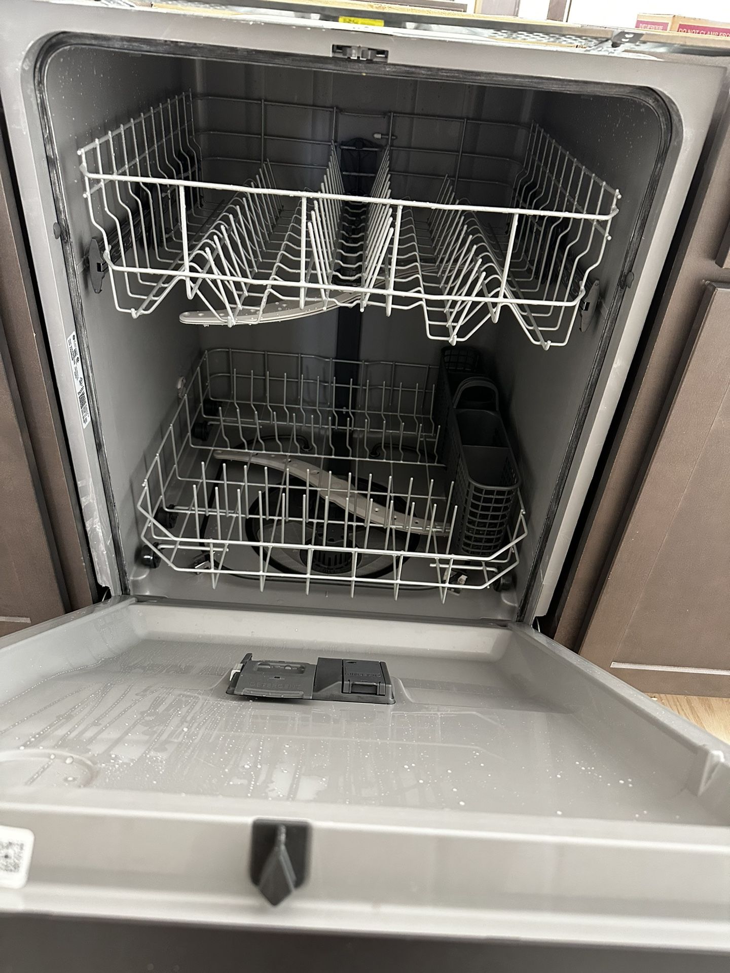 GE Dry Boost 24-in Dishwasher