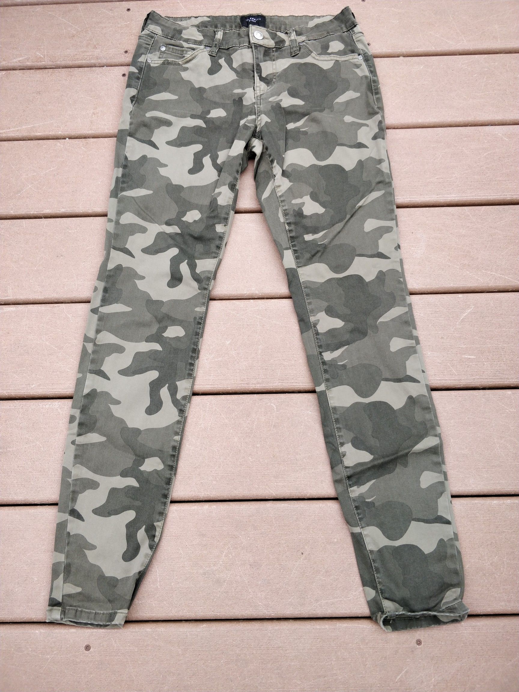 Girls camouflage pants