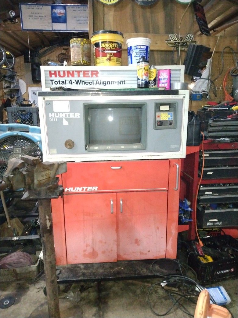 D111 Hunter Alignment Machine