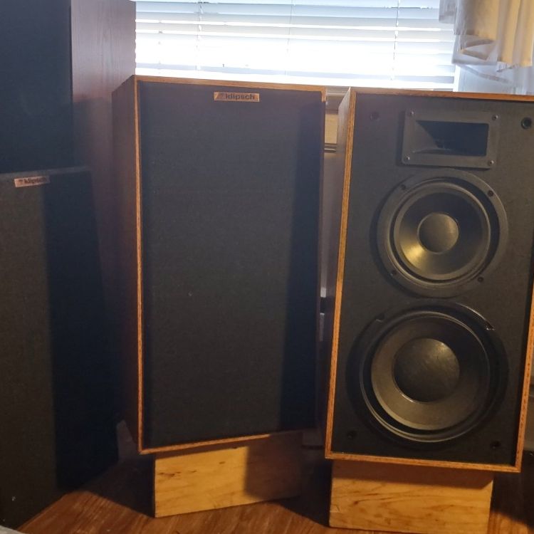Vintage Klipsch Stereo Speakers KG3 for Sale in Seattle, WA - OfferUp Vintage Klipsch Stereo Speakers KG3 for Sale in Seattle, WA - OfferUp
