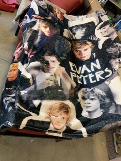 Blanket fluffy 60”x 50” EVAN PETERS 