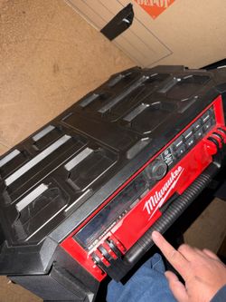Milwaukee m18 jobsite boom box