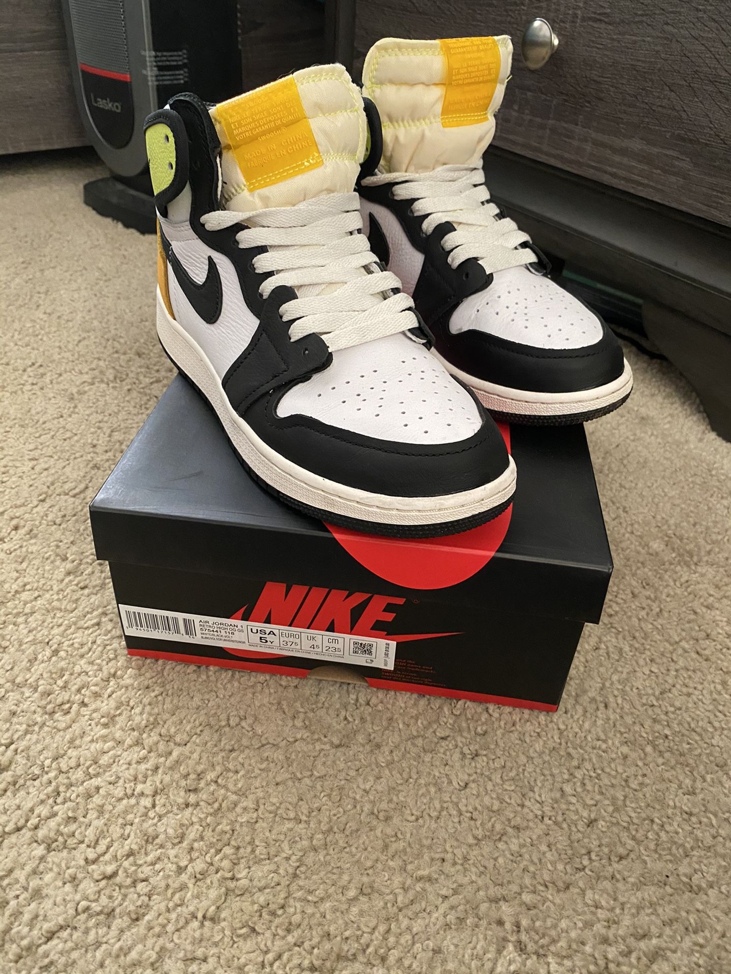 Jordan Retro High OG Volt