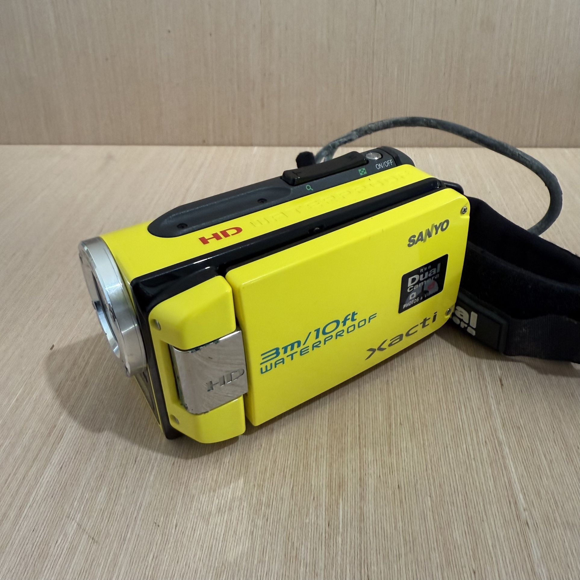 Sanyo XACTI VPC-WH1EX HIGH DEFINITION Waterproof Camcorder Yellow Tested Working