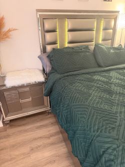 LUXURY Queen Bed Frame ✨ LED Headboard + 2 Storage Drawers | Gray/Silver