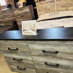 Beautiful Stylish Nice Bedroom Set!