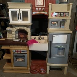 Step 2 Large Toddler Play Kitchen 