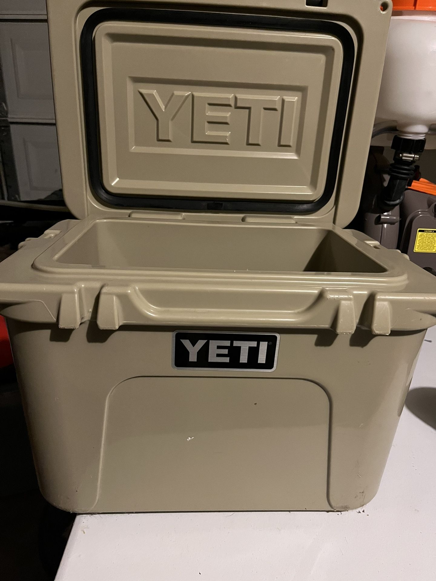 LIMITED EDITION Reef Blue Yeti Roadie 20 Cooler with 4 lb. Yeti Ice Block  for Sale in San Antonio, TX - OfferUp