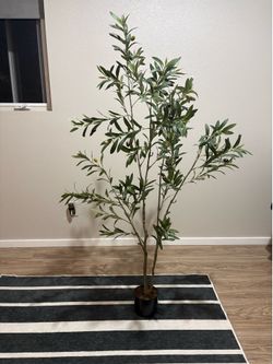 Artificial olive tree
