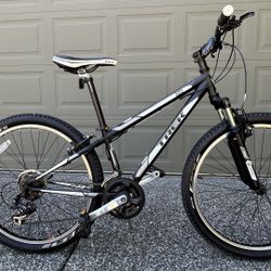 Trek 820 Mountain Bike, 13" ( 33cm )