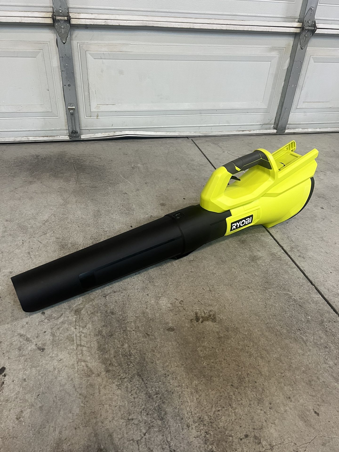 New RYOBI 40V 120 MPH 550 CFM Cordless Battery Leaf Blower (Tool Only)